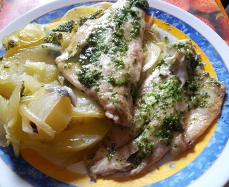 Filetes de Lubina con Patatas y Cebolla al Horno