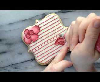 Brush Embroidery and Lace Using Royal Icing on a Sugar Cookie