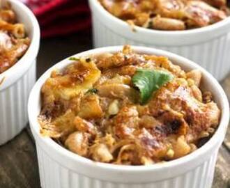 Lighter BBQ Pulled Pork Mac ‘N Cheese with Caramelized Onions {Whole Wheat}