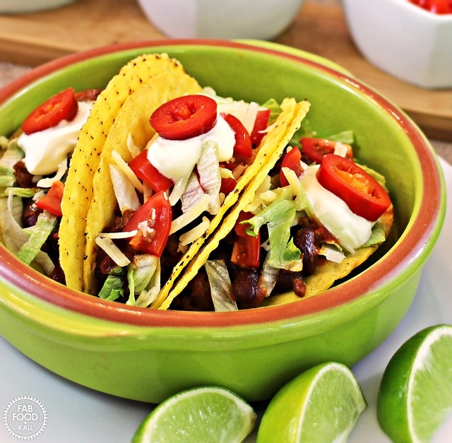 Chilli con Carne Tacos – a quick & tasty family meal!