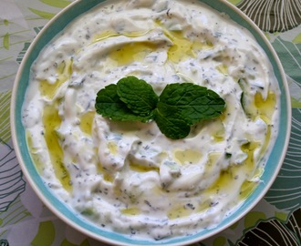 Cacik -  Salsa turca de yogur, pepino y menta