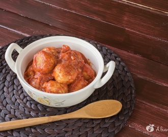 Receta: Albóndigas de pollo con salsa de tomate y puerro