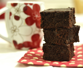 Cranberry cocoa and chia seed brownies (dairy, gluten and refined sugar free)