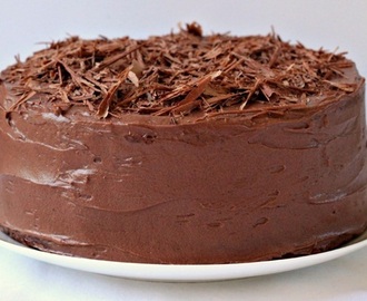 Csokoládés sütemény, valódi főtt csokoládékrémmel! Csodálatos ez a krém,finomabb mint a hab alapúak!