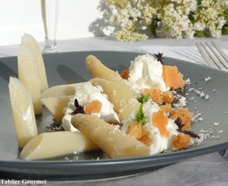 L'entrée 1 etoile de Christophe Hay : asperge, mousse de fromage de chèvre, croûtons et poutargue !