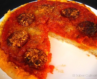 Pizza casera estilo Chicago con pepperoni