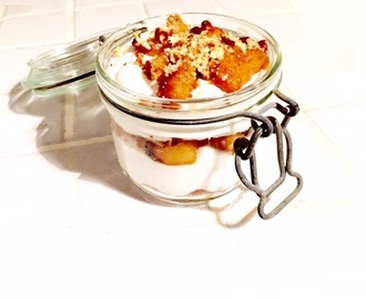 Mousse de yaourt aux pommes caramélisées