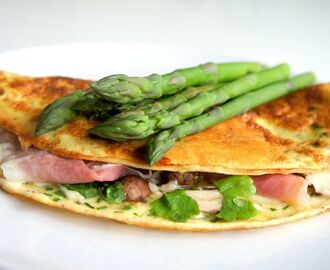 Omelett med lufttorkad skinka & sparris