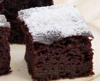 Proste czekoladowe ciasto na kefirze, które zawsze się udaje! Pyszne nawet z samym cukrem pudrem!