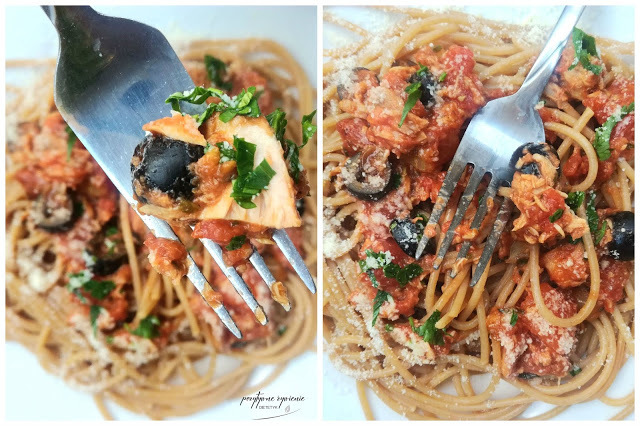 Spaghetti z tuńczykiem, pomidorami i czarnymi oliwkami - lekkie i szybkie