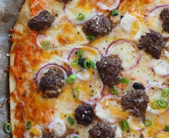 Pizzabunn med kikertmel – Helgepizza akkurat sånn den skal være