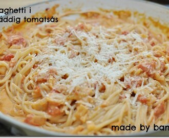 Spaghetti i gräddig tomatsås
