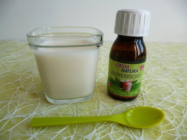 yaourts maison allégés avec stévia liquide à seulement 35 kcal (diététiques, sans sucre ni lait en poudre et riches en fibres)