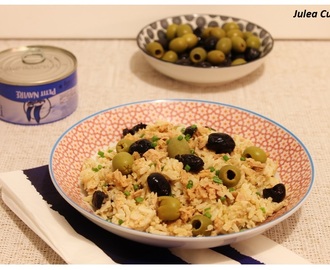 Comme un risotto de riz complet, aux olives noires et vertes et thon au citron