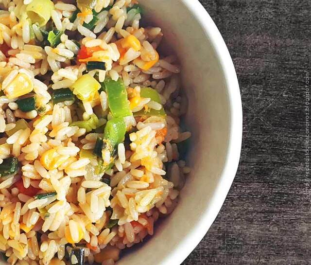 Delicioso y sabrosísimo arroz vegetariano con calabaza, zanahoria, puerro, choclo y pimiento!