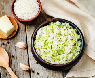 Lo sformato di riso e zucchine al forno per un primo ricco