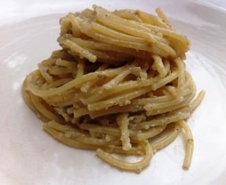 Pasta mit Mandel-Oliven-Pesto