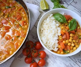 Healthy chickpea curry with coconut milk