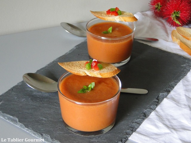 Une entrée très fraiche : le gaspacho andalou bio (soupe froide de tomate, poivron et concombre) !
