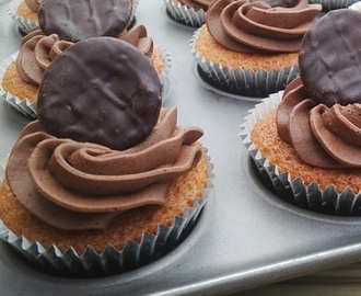 Vanilla Cupcakes with Chocolate Icing