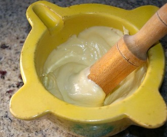 Cómo hacer una mayonesa de ajo (alioli)