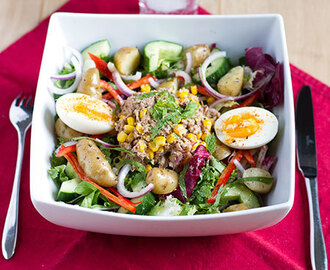 Salade Niçoise with warm potatoes