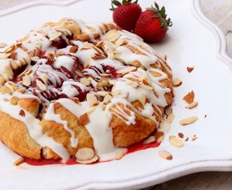Strawberry Crostata with Sweet Almond Glaze for #SundaySupper