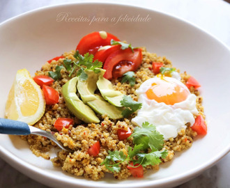 Salada de Quinoa e Bulgur com Abacate e Coentros