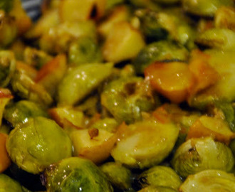 Sałatka z pieczonej brukselki i jabłek /// Roasted brussel sprouts salad with apples