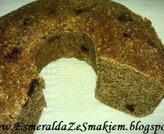Chleb razowy na zakwasie ze śliwkami i orzechami - www.esmeraldazesmakiem.blogspot.com
