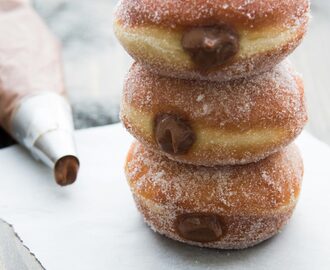 Gevulde donuts met chocolade-banketbakkersroom – recept