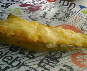 Pimientos verdes rellenos de revuelto de patata y queso (microondas)