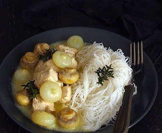Blanquette z indyka z pieczarkami i cebulką / Blanquette with turkey, mushrooms and small onions