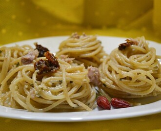 Gli spaghetti aglio, olio e tonno sono un primo piatto molto facile e veloce da preparare ma davvero delizioso. Ecco la ricetta ed alcuni consigli utili