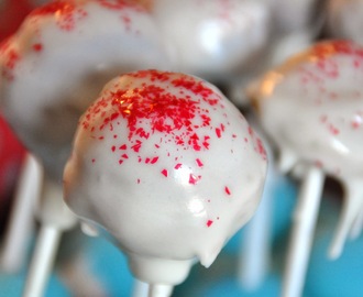 ❄ How to make Delicious Christmas Cake Pops ❄