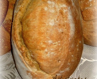 Pane con semola, farina 0 e lievito madre