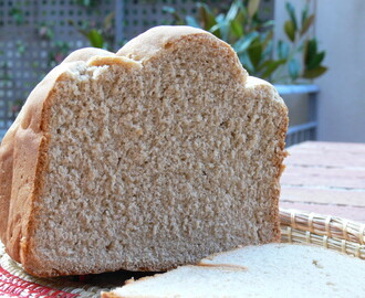 Pan de espelta en panificadora, receta básica de pan que sabe a pan