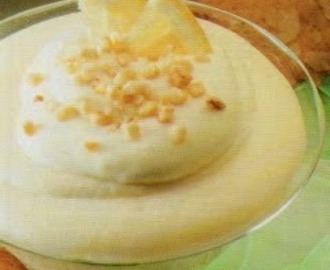 Crema fredda di formaggio e yougurt con limone un dessert inusuale