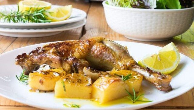 Πανεύκολη συνταγή για κοτόπουλο με πατάτες στο φούρνο!