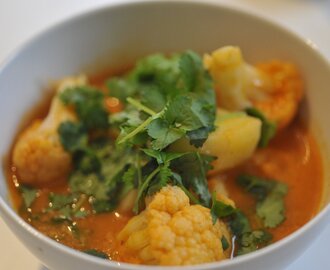 Potatis och blomkål i röd curry