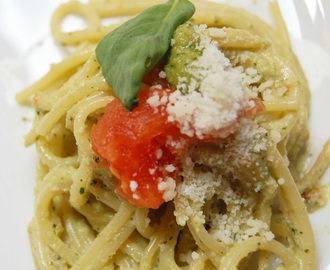 SPAGHETTI CON PESTO ALLA TRAPANESE & PERE E MASCARPONE (Spaghetti mit Pesto trapanese & Birnen und Mascarpone)