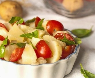Contorno di patate con pomodori e basilico