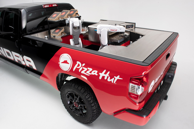 Pizza Hut se lance dans la cuisine à pizza automatisée à l'arrière d'une camionnette