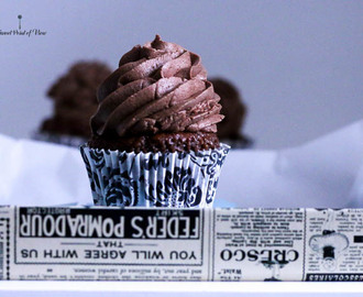 Schokoladen Cupcake mit flüssigen Schokoladenkern