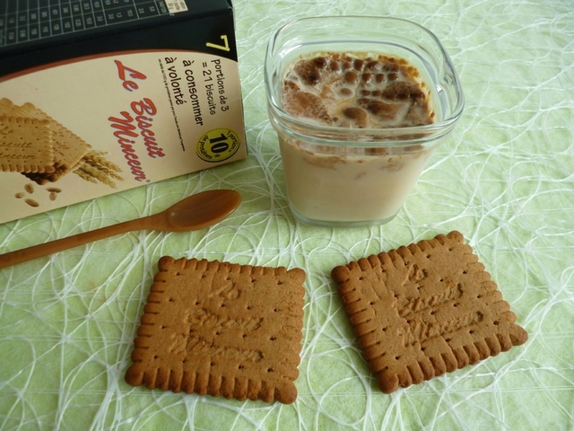yaourts maison allégés aux biscuits speculoos minceur diététiques et protéinés à 80 kcal (sans sucre et riches en fibres)