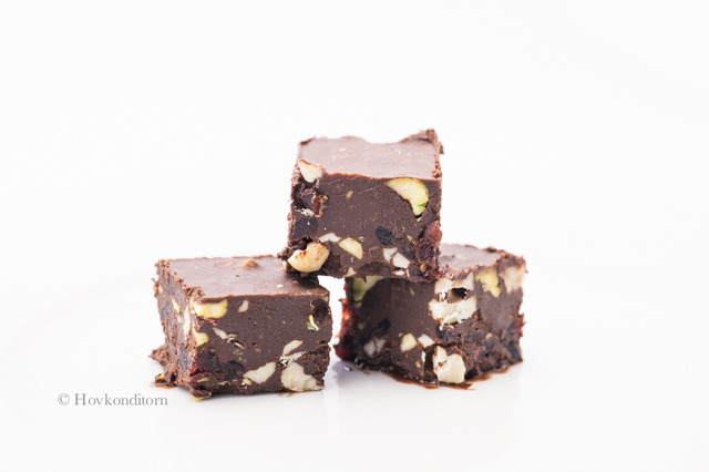 Vegan Chocolate Fudge with nuts and fruit