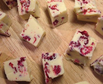 White chocolate fudge with red berries - *my own* oh-so-easy recipe