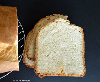 Pan de molde de trigo sin lácteos ni azúcares en panificadora
