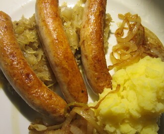 Fränkische Bratwurst mit  Kraut, Stampf und Zwiebel