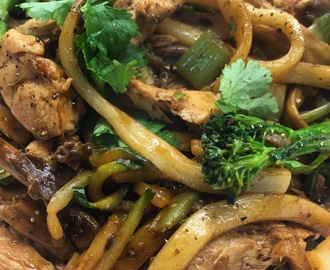 Udon Noodles with Chicken, Courgetti and mushrooms